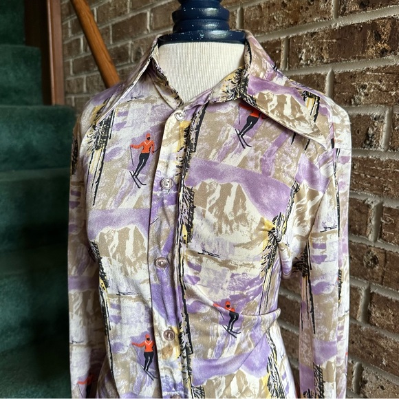 VTG 70s Retro Repeat Ski Slopes Scene Light Purple Dagger Collar Shirt - Picture 2 of 9